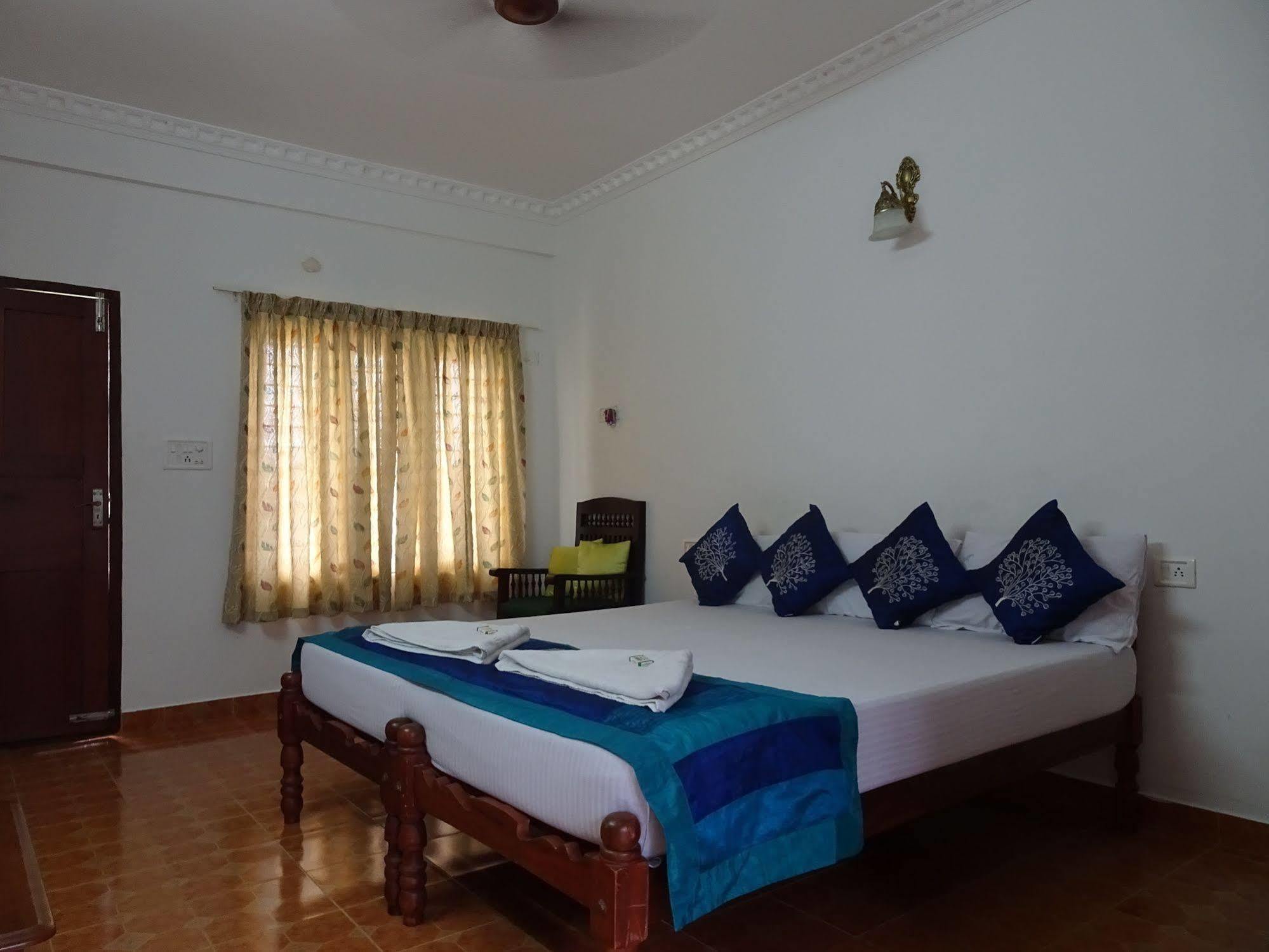 Cosy Regency Bed and Breakfast Alappuzha Exterior foto